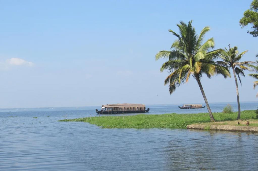 images/Vembanand  Kerala-2.jpg